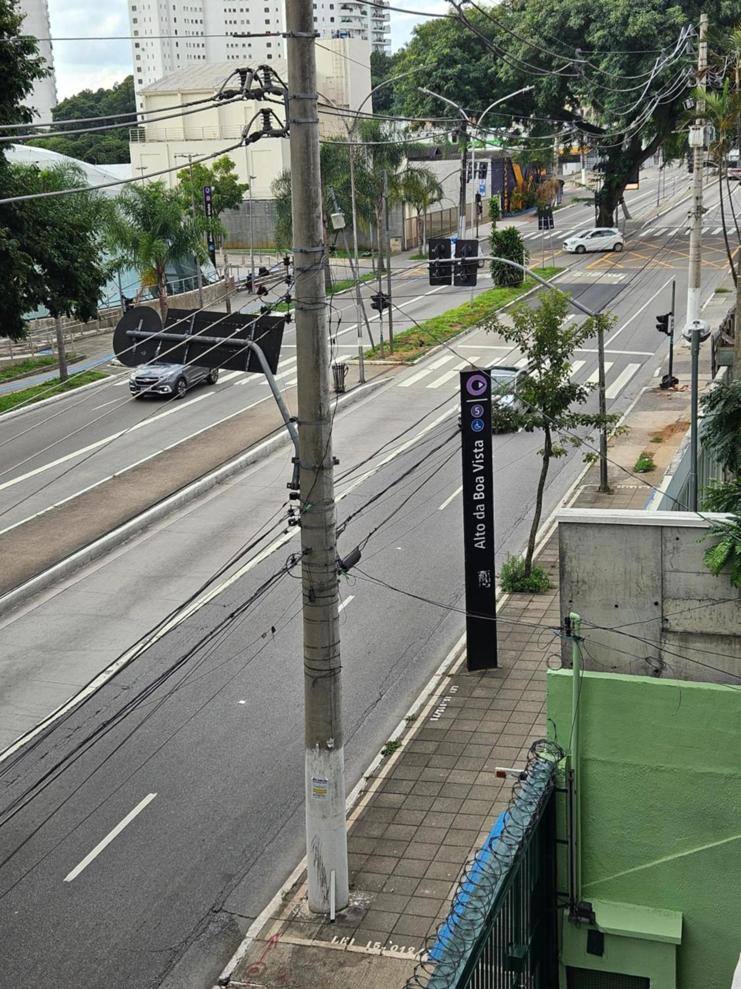 Music - Ao Lado Do Metro Alto Da Boa Vista - Abv106 *
